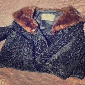Vintage fur collared capelet